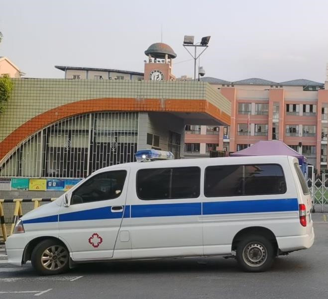 海棠救护车出租护送骨折病人一公里多少钱